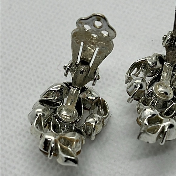 Lisner Womens Clip On Earrings Silver Tone Leaf Shape Clear Rhinestones Formal - Picture 5 of 9